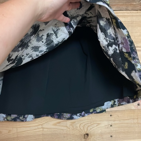 Banana Republic size 00 Petite Black with Multi-color Pattern Mini Skater Skirt - Picture 5 of 7
